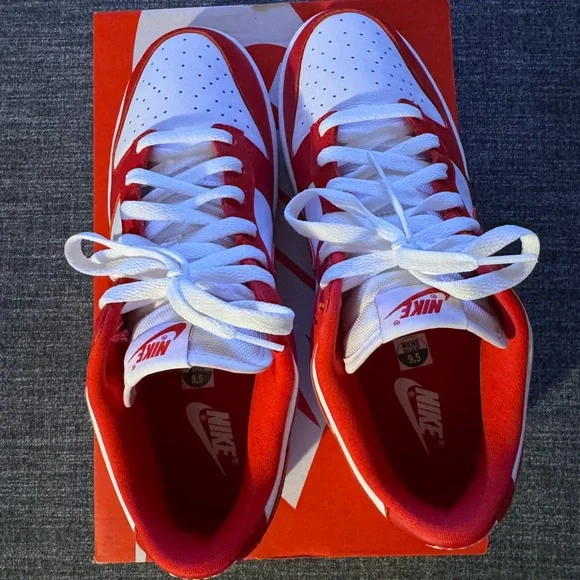 Nike Dunk Low SP
Size 9.5 - Picture 5 of 8